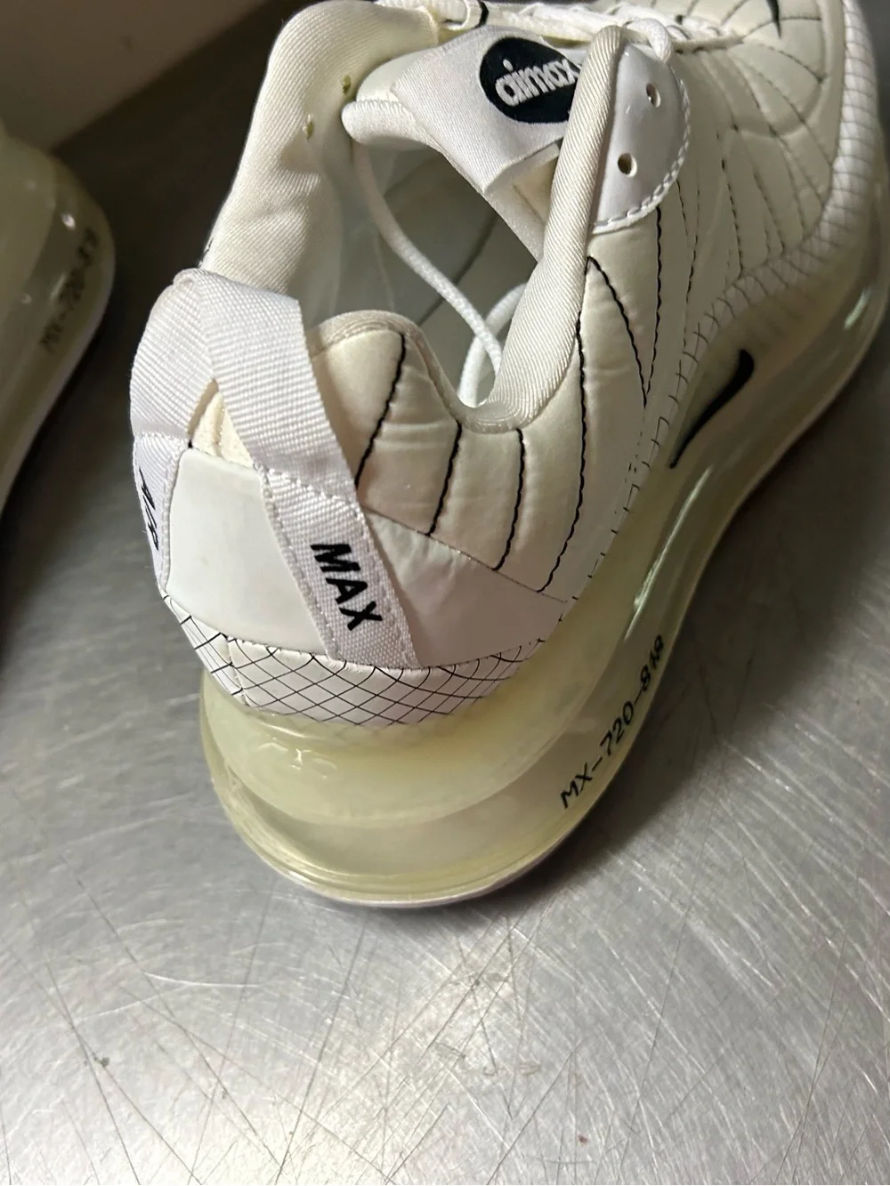 Nike Air Max 720 Size 10 Men